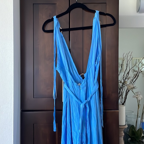 NWT Gorgeous Deep V Wide Leg Jumpsuit - Picture 10 of 15